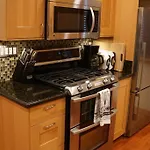 Luxury 1 Bedroom Unit-Walk To Beach -Baby Friendly